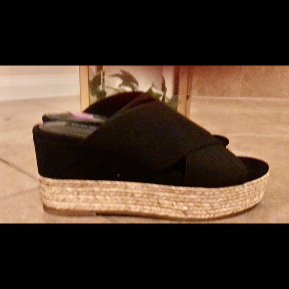 NWOT Steve Madden slip on black platform sandals - Picture 2 of 11